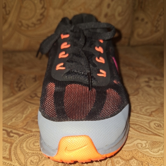 Nike Max Dynasty 2 Women's Black and Pink Athletic Shoes In A Size 9. EUC. - Picture 4 of 12